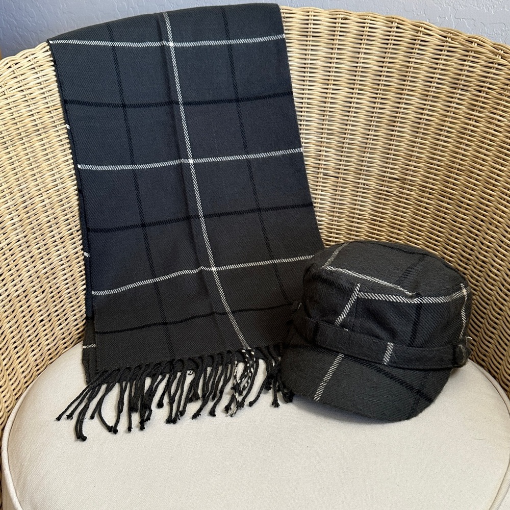 Adorable NWOT Angela & William Gray Plaid  News Boy Hat & Matching Scarf